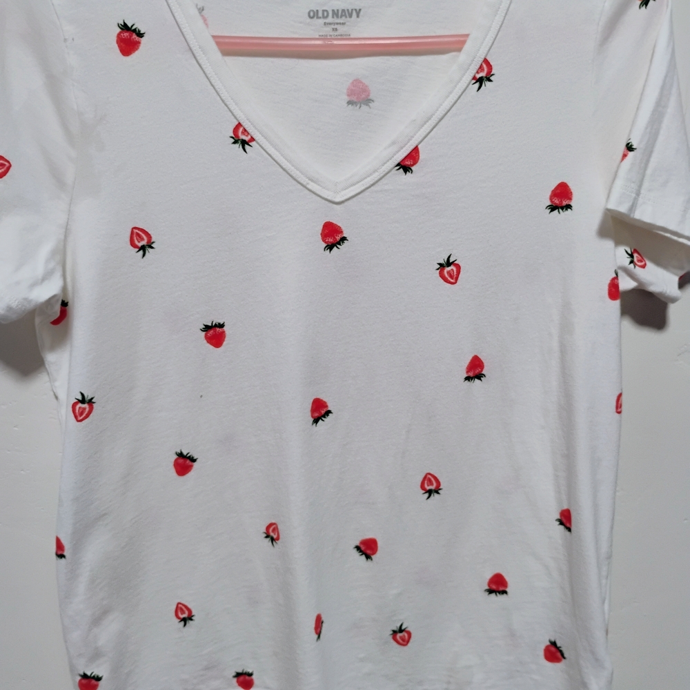 Old Navy White and Red Short Sleeve Tee